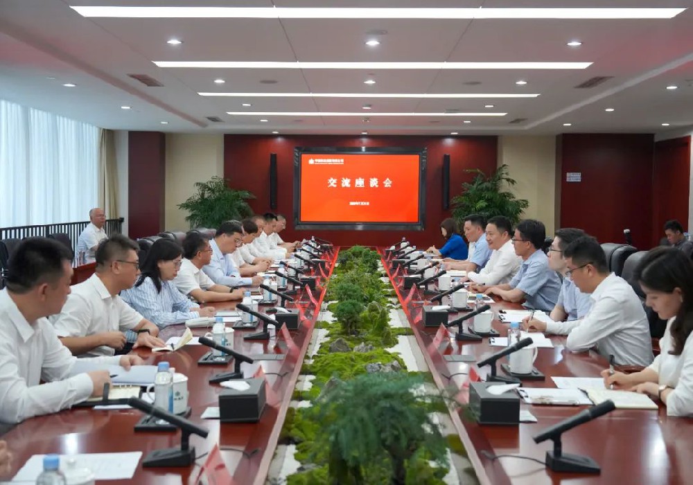 余红辉与山西省委常委、太原市委书记韦韬座谈